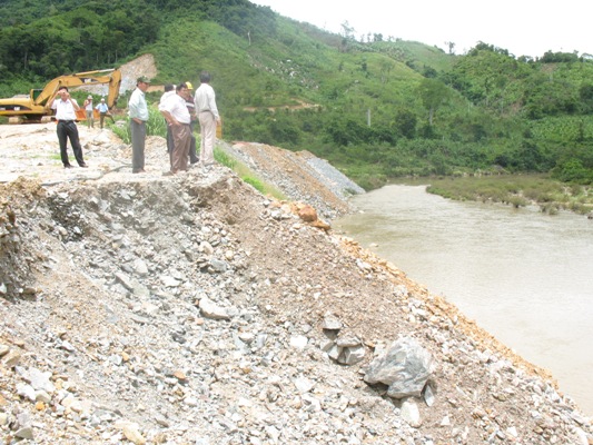 Phòng, chống cơn bão số 8: Thường xuyên kiểm tra an toàn hồ đập, đê điều