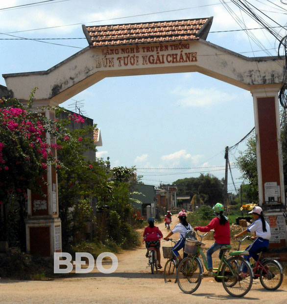 Cổng làng nghề Ngãi Chánh.